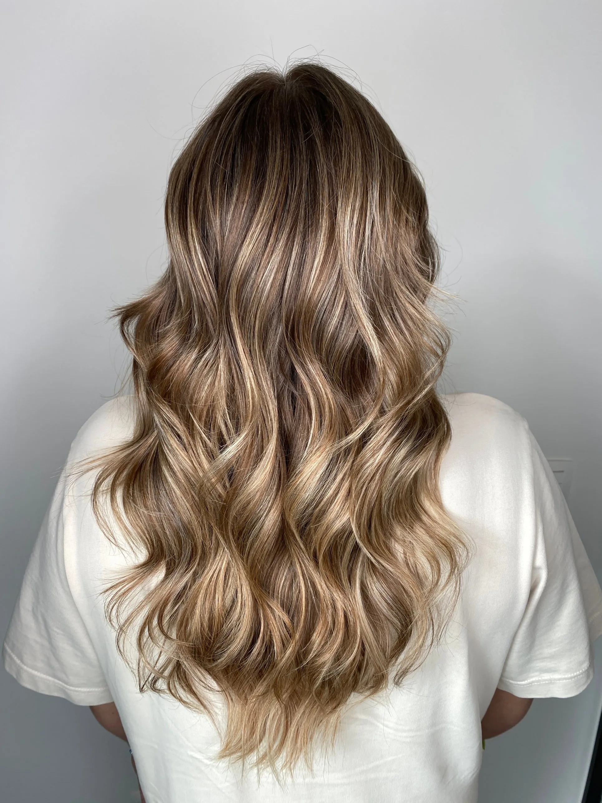 Lang, vol haar met zachte golven, gerealiseerd bij KIMBEAU
